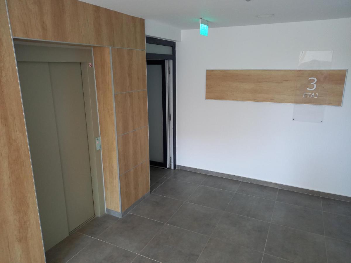 Lavanda Apartment Oradea Exteriör bild
